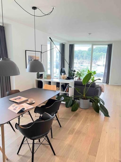 Bo Med Stil Og Udsigt Til Aarhus Lystbadehavn 아파트 외부 사진