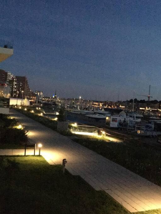 Bo Med Stil Og Udsigt Til Aarhus Lystbadehavn 아파트 외부 사진